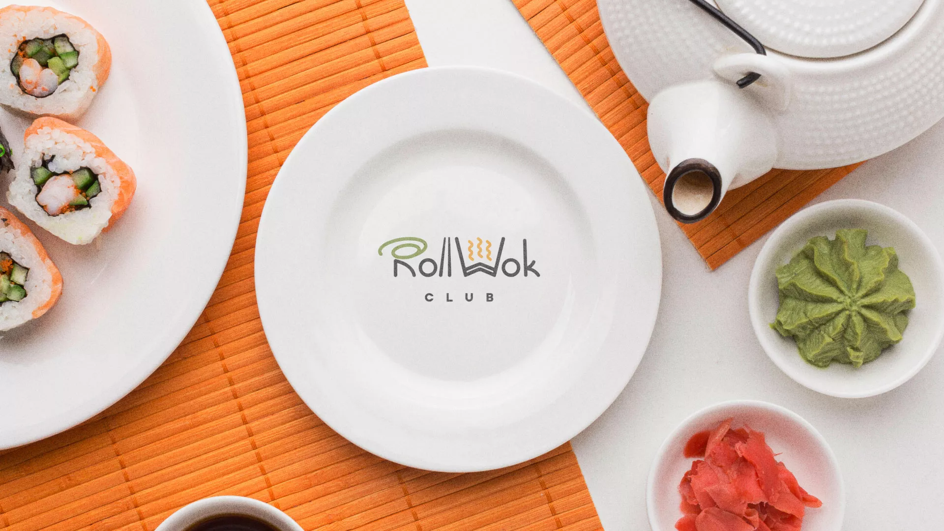 Разработка логотипа и фирменного стиля суши-бара «Roll Wok Club» в Азове